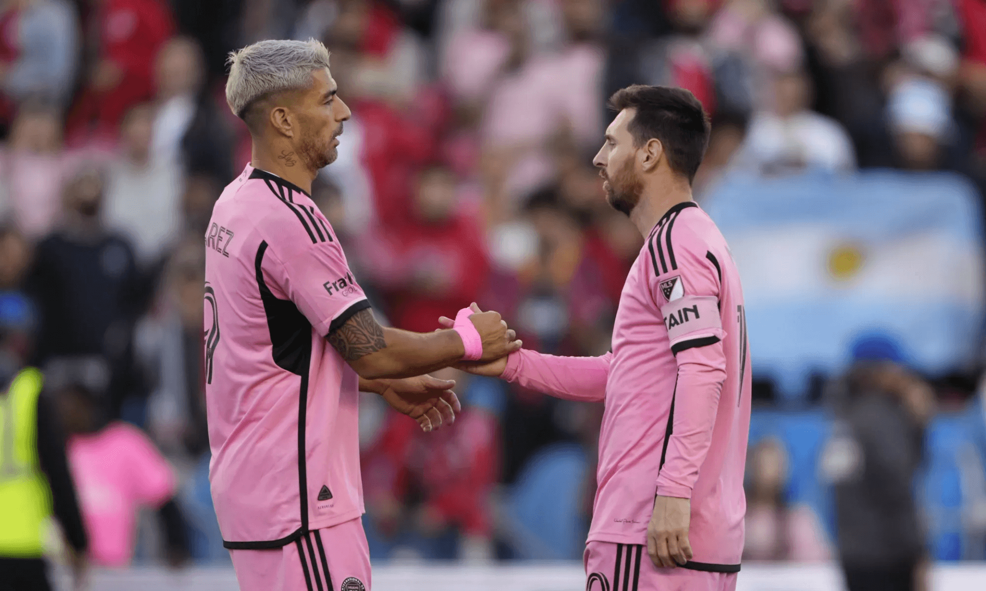 Mặc dù chỉ ra sân từ ghế dự bị, Lionel Messi vẫn nhanh chóng lập hattrick