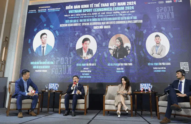 Ông Trần Anh Tú (người đang cầm mic) đã đưa ra vấn đề "nóng" đang thu hút sự chú ý của nhiều người. Ảnh sưu tầm