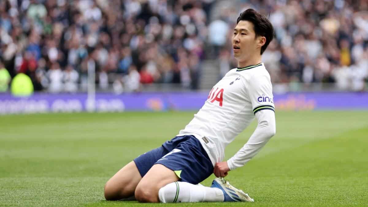 Son Heung Min không vượt qua được Akram Afif