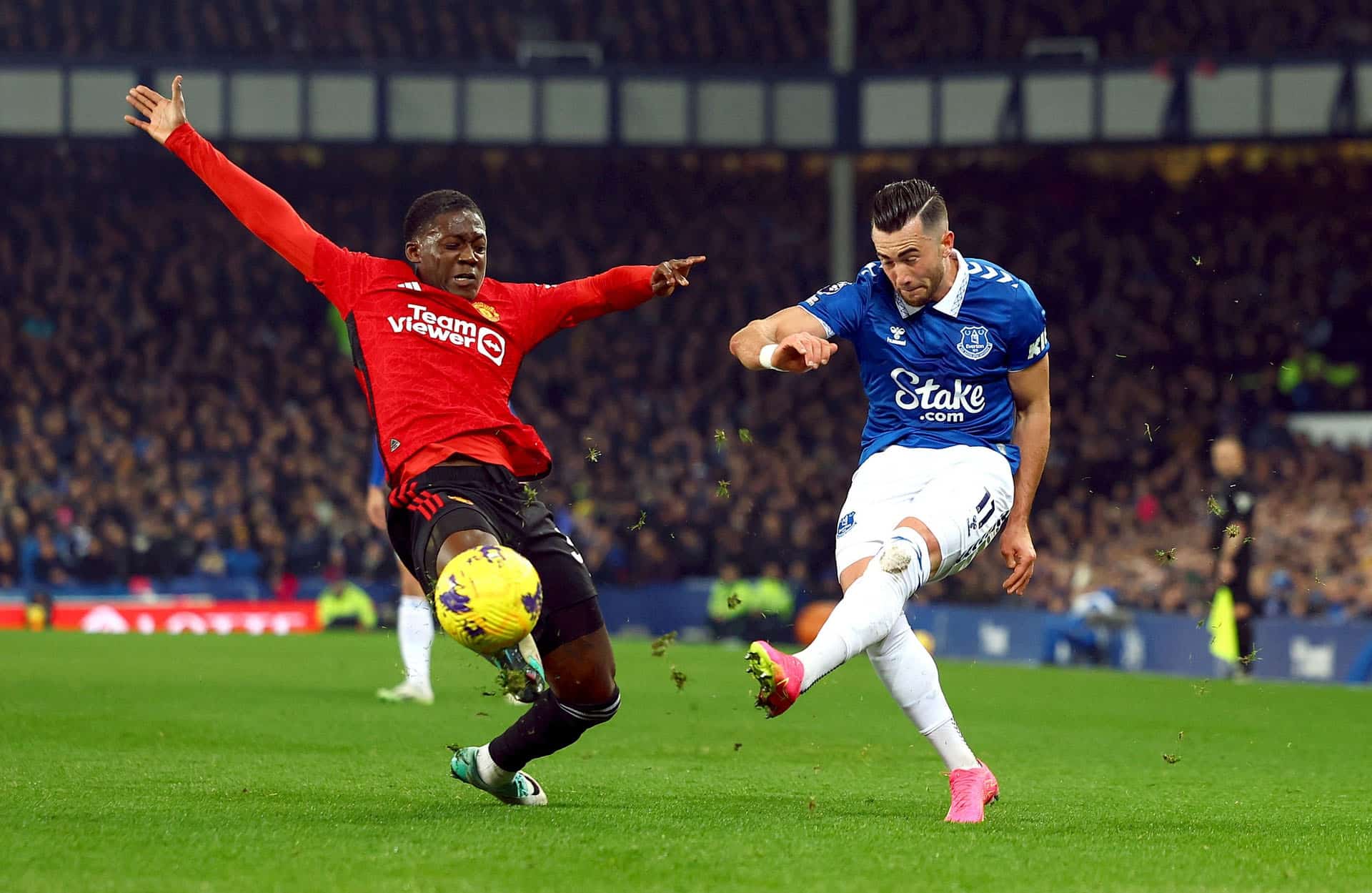 Nhận định bóng đá MU vs Everton 20h30 ngày 1/12 (Ngoại Hạng Anh 2024/25)