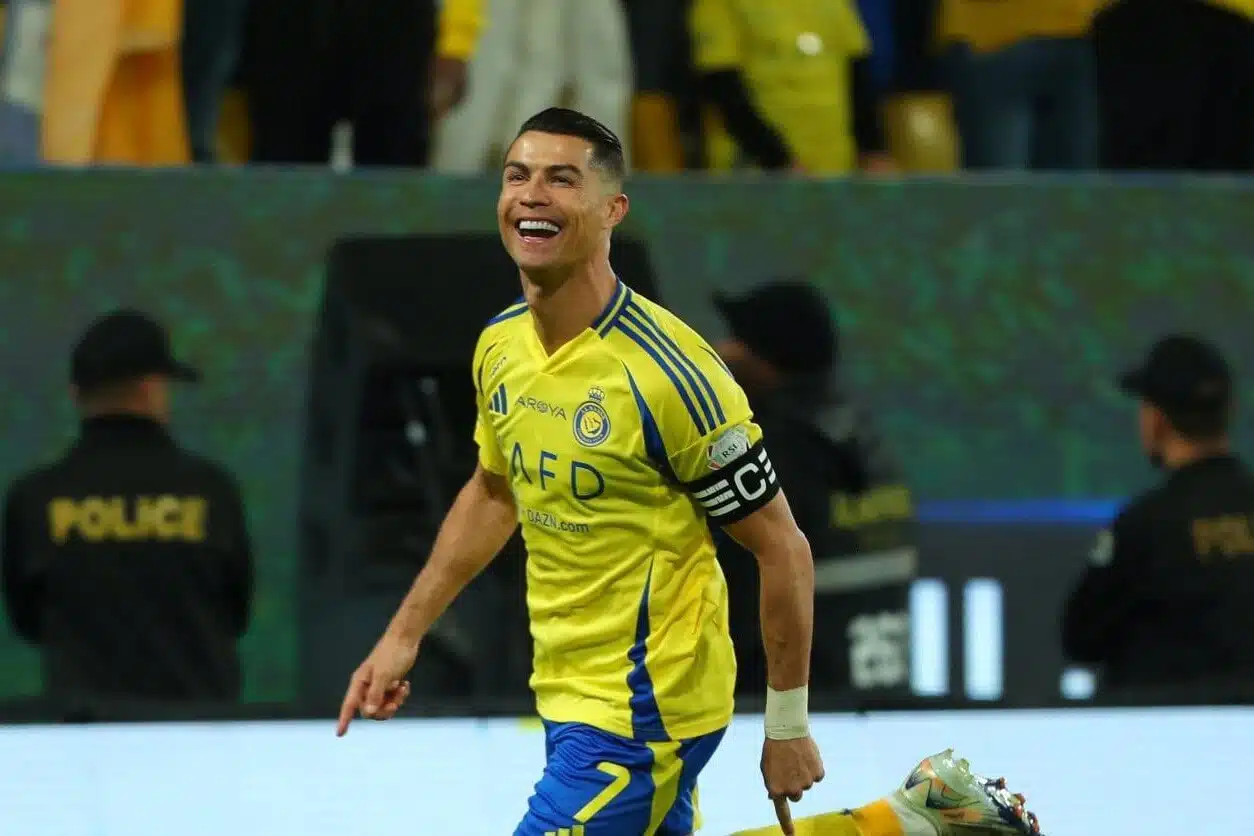 Cristiano Ronaldo Gia Hạn Hợp Đồng Với Al Nassr: Siêu Thỏa Thuận Hơn 5.200 Tỷ Đồng