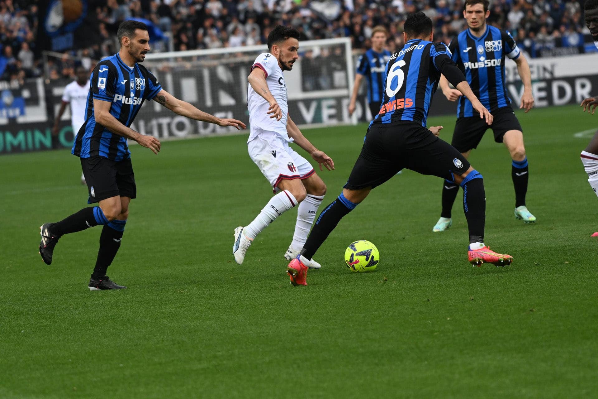 Nhan dinh bong da Atalanta vs Bologna 03h00 ngay 52 Coppa Italia 202425