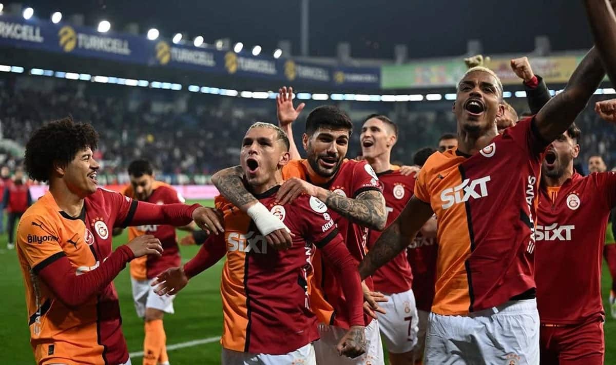 Nhận định bóng đá Galatasaray vs AZ Alkmaar 00h45 ngày 21/2 (Europa League 2024/25)
