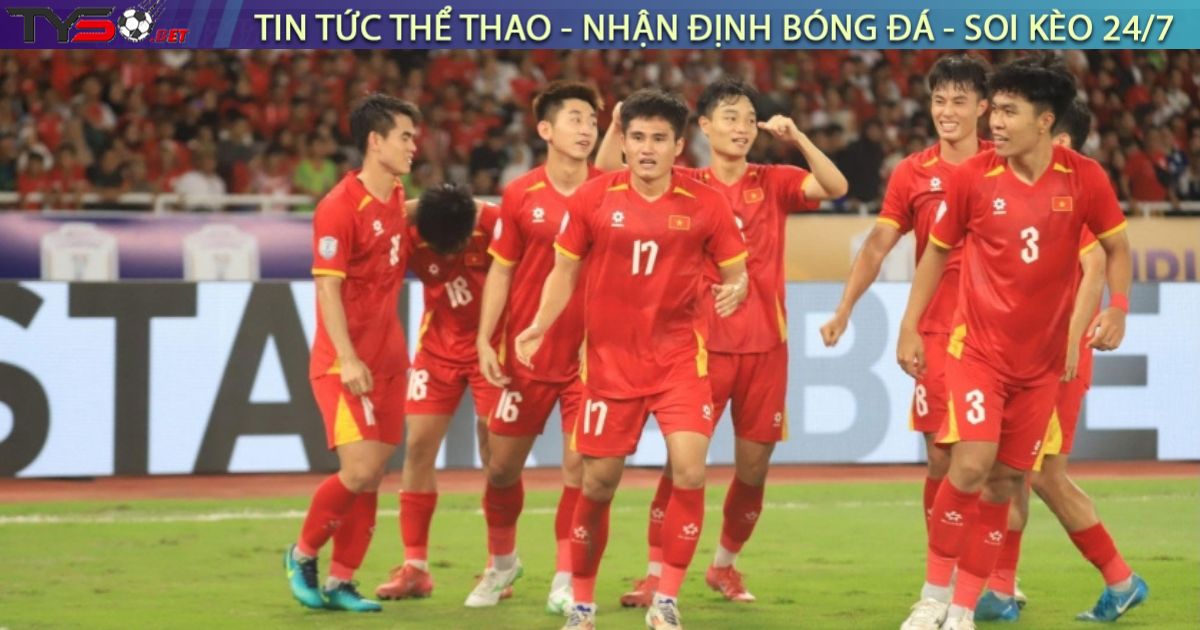 Trong khi Juventus loay hoay với mức giá 80 triệu euro, lời đề nghị của MU lại vừa tầm với mong muốn của người đại diện Hjulmand. Điều quan trọng hơn, tiền vệ người Đan Mạch bày tỏ sự háo hức được chuyển đến Premier League và đặc biệt là tái hợp với Amorim, người đã góp công lớn vào sự thăng tiến của anh. Sporting đang chịu áp lực lớn, và việc Hjulmand chuyển đến Old Trafford dường như chỉ còn là vấn đề thời gian.