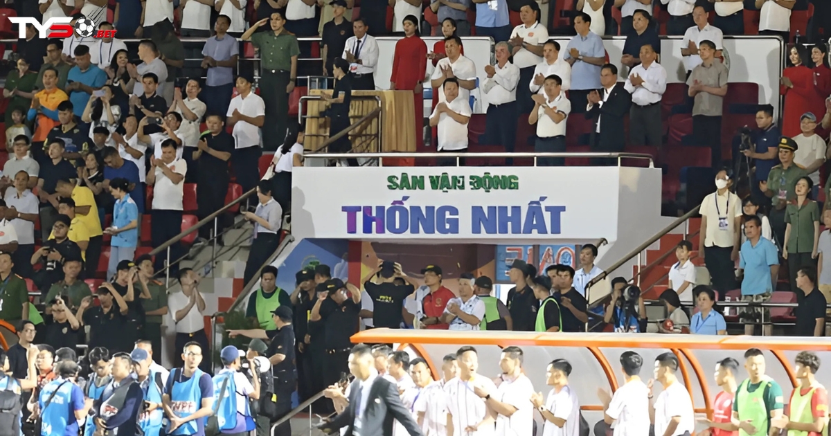 Sân Thống Nhất đang đóng cửa khán đài B vì xuống cấp, do đó có sức chứa hạn chế.
