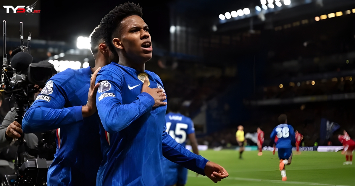 Ở vòng 7 Premier League 2025/26, trong trận cầu đinh giữa Chelsea và Liverpool, phải đến phút 75, Estevao mới được huấn luyện viên Enzo Maresca đưa vào sân để thế chỗ Pedro Neto.