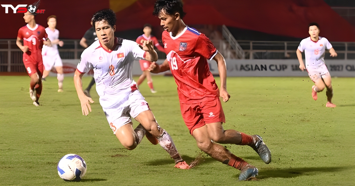 Ngay từ trận lượt đi (Việt Nam thắng 3-1), Nepal đã cho thấy sự kiên cường khi chỉ chịu gục ngã ở hiệp 2, sau khi phải chơi thiếu người do tấm thẻ đỏ của tiền vệ Laken Limbu.