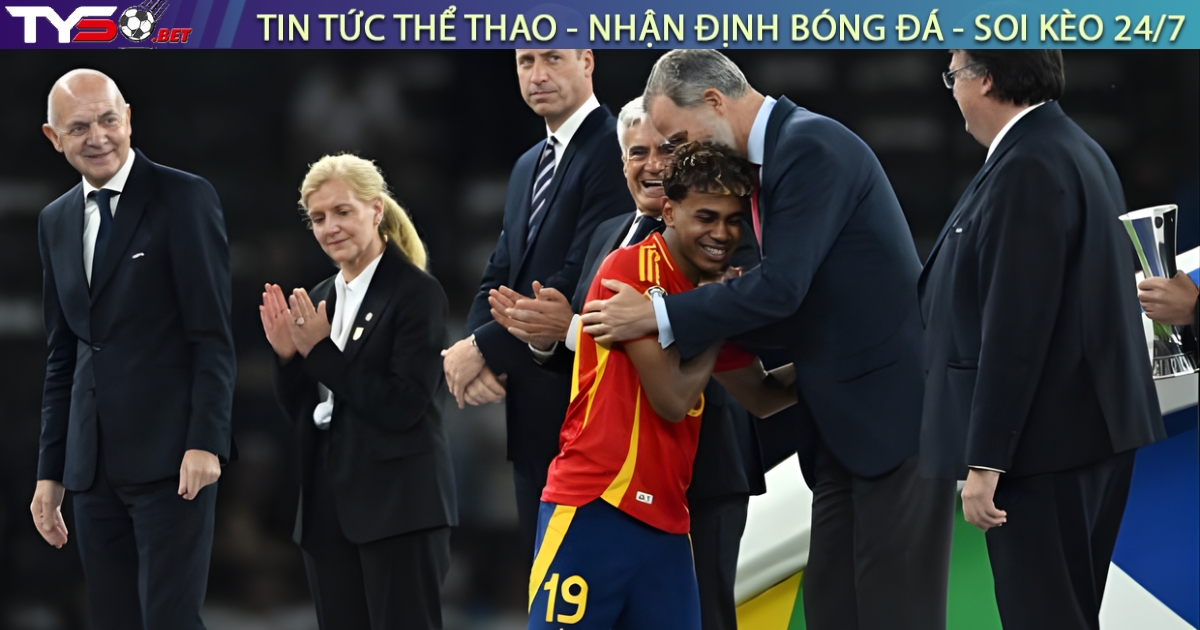De Jong chỉ trích Carvajal vì khiêu khích Lamine Yamal sau trận El Clásico