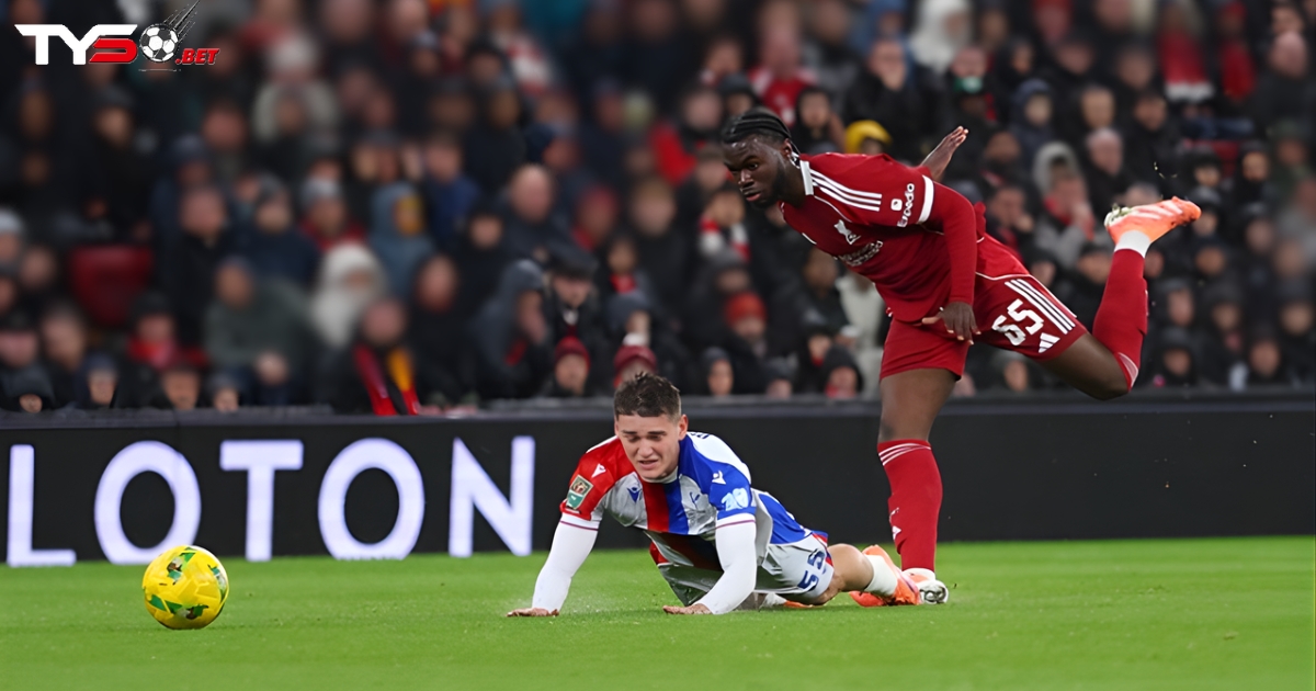 Sao trẻ Liverpool lập kỷ lục buồn: Nhận thẻ đỏ trong cả hai trận ra mắt đội một