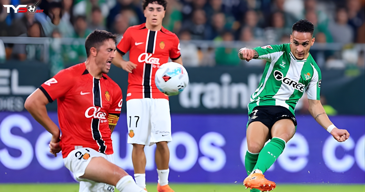 Antony lập cú đúp siêu phẩm, đưa Real Betis bay cao và dẫn đầu châu Âu về số bàn thắng sút xa