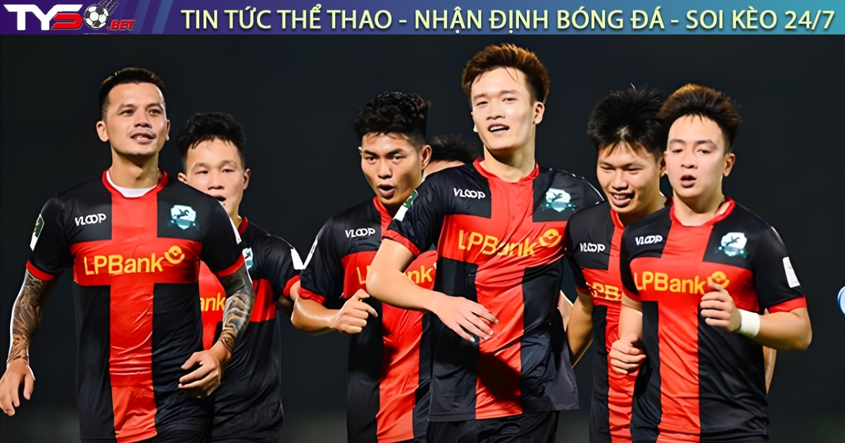 HLV Gerard Albadalejo bóng gió về trọng tài sau chiến thắng nghẹt thở của Ninh Bình trước Công an TP.HCM