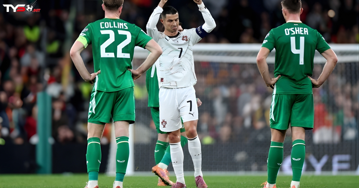 Truyền thông thế giới sửng sốt sau pha giật cùi chỏ khiến Ronaldo nhận thẻ đỏ lần đầu cùng ĐT Bồ Đào Nha